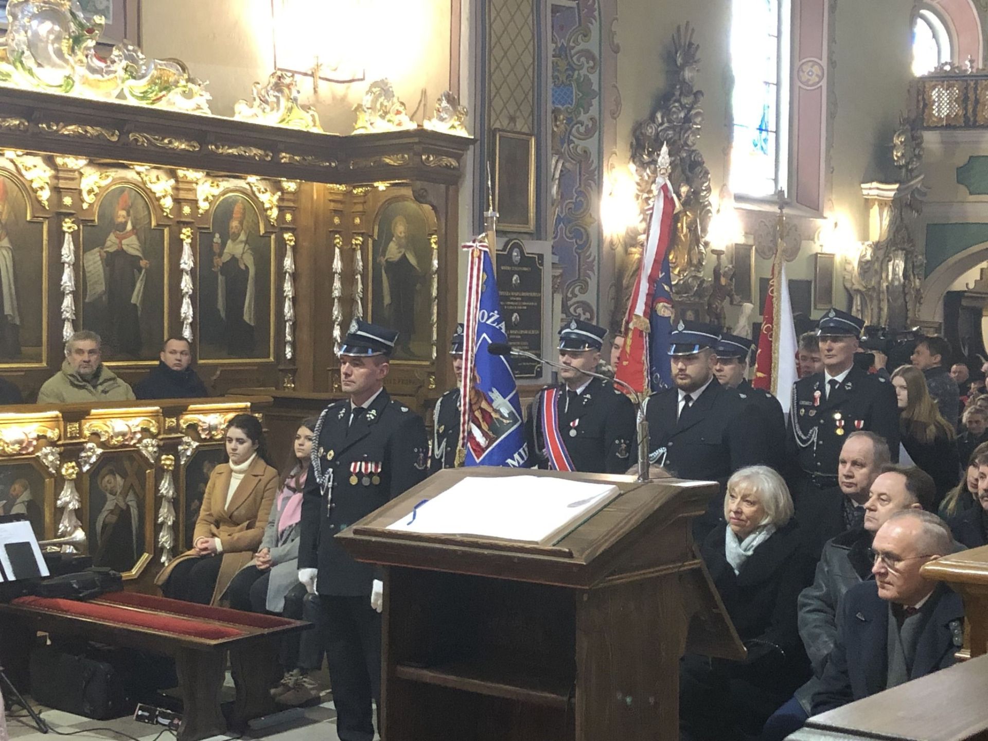 Uroczysta Msza św. i zapalenie zniczy na grobach powstańców styczniowych w Oborach
